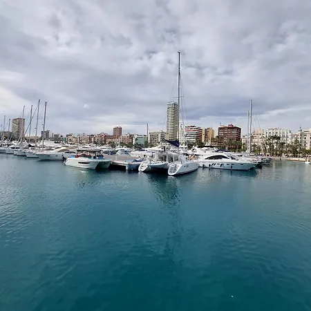 L13 - 5 Bedrooms 2 Baths, Very Large By The Sea 公寓