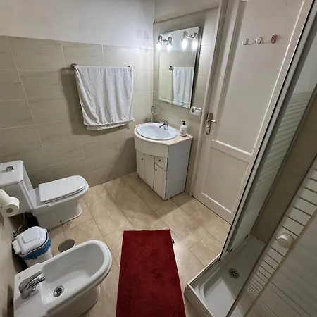 L13 - 5 Bedrooms 2 Baths, Very Large By The Sea