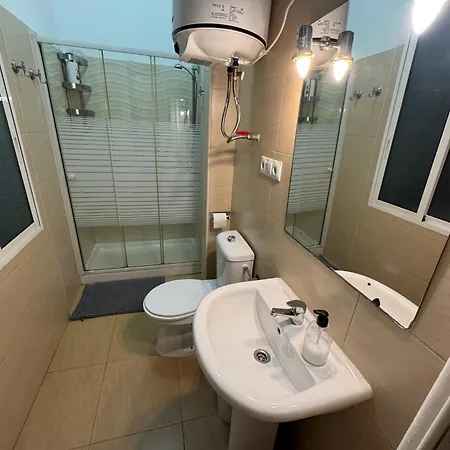 L13 - 5 Bedrooms 2 Baths, Very Large By The Sea 阿利坎特